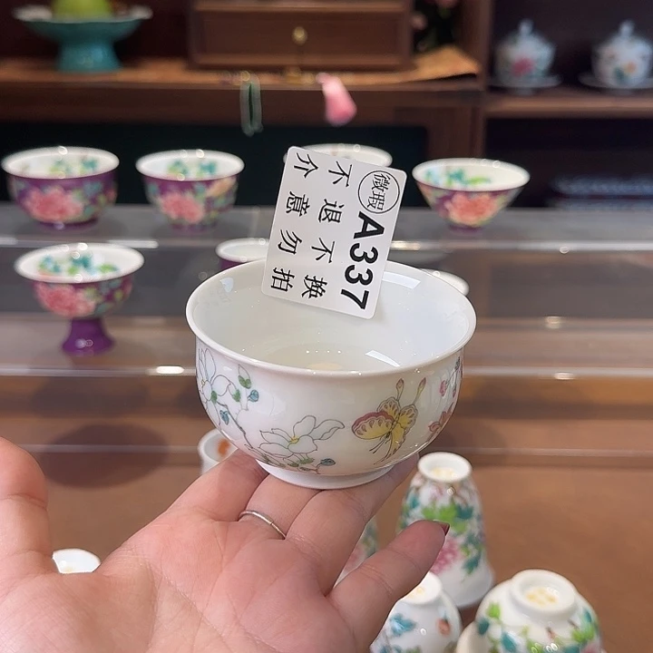 珐琅彩茶具。主人杯茶具