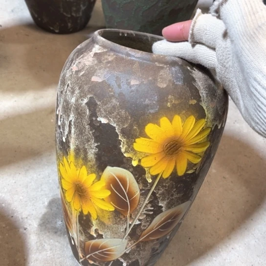 罐默认微瑕，有孔编号18-222