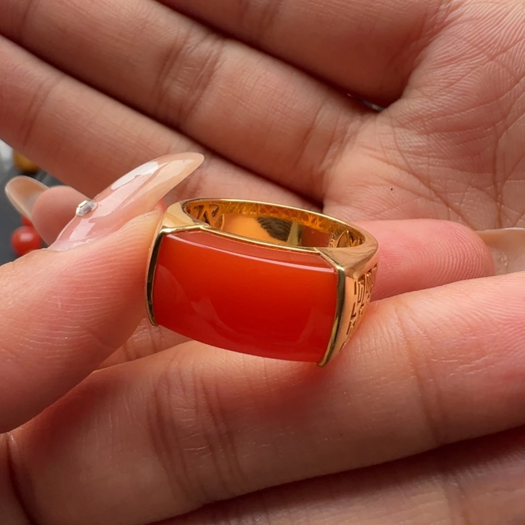 南红玛瑙18K金镶嵌戒指