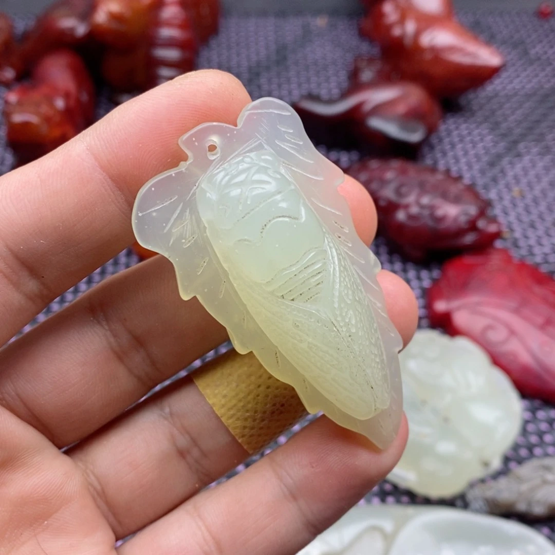 蛇纹石玉颈饰未镶嵌