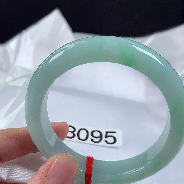 翡翠手镯未镶嵌56圈
