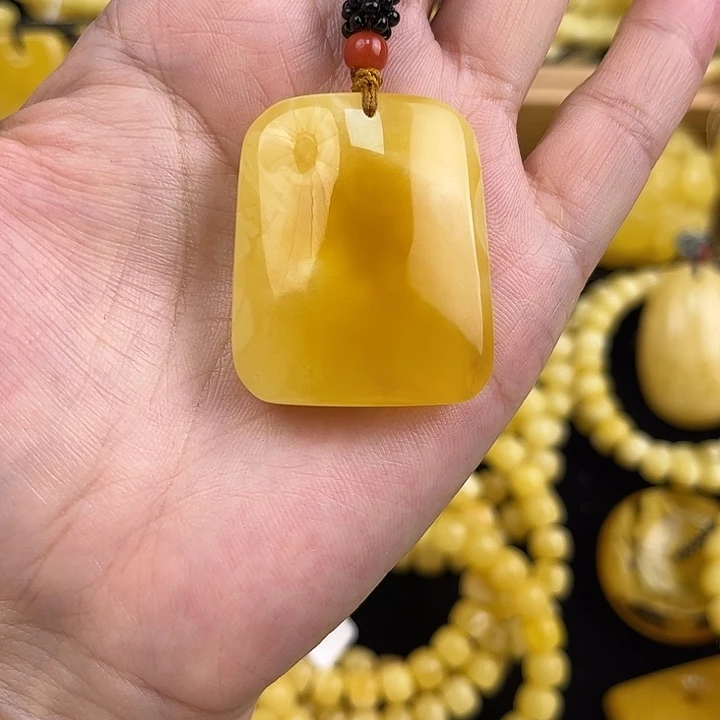 琥珀未镶嵌颈饰琥珀