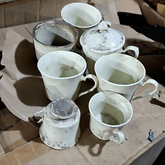 摆件盘子碗茶壶啥都有