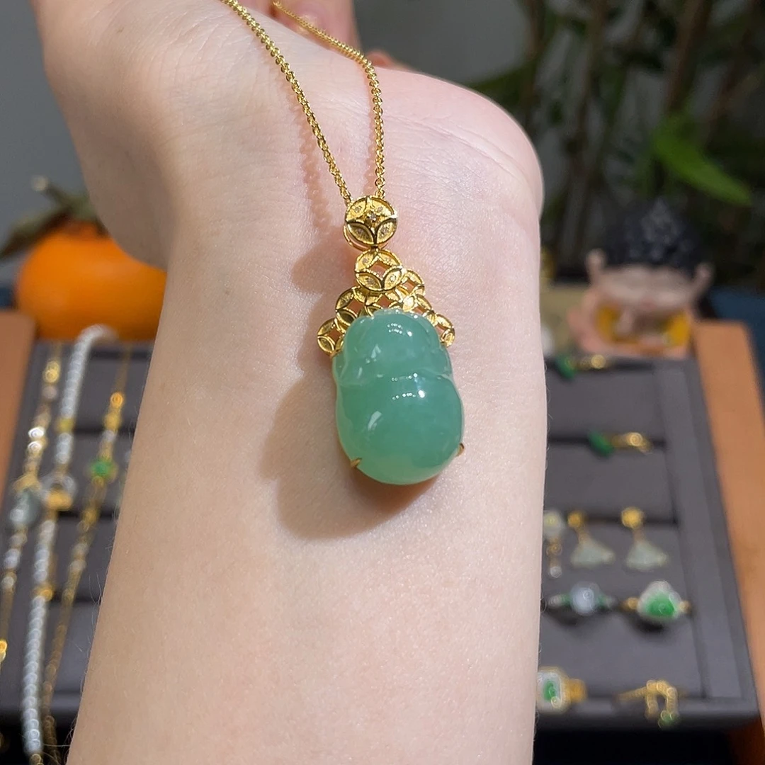 翡翠吊坠(不含链)18K金镶嵌超胖绿猪猪