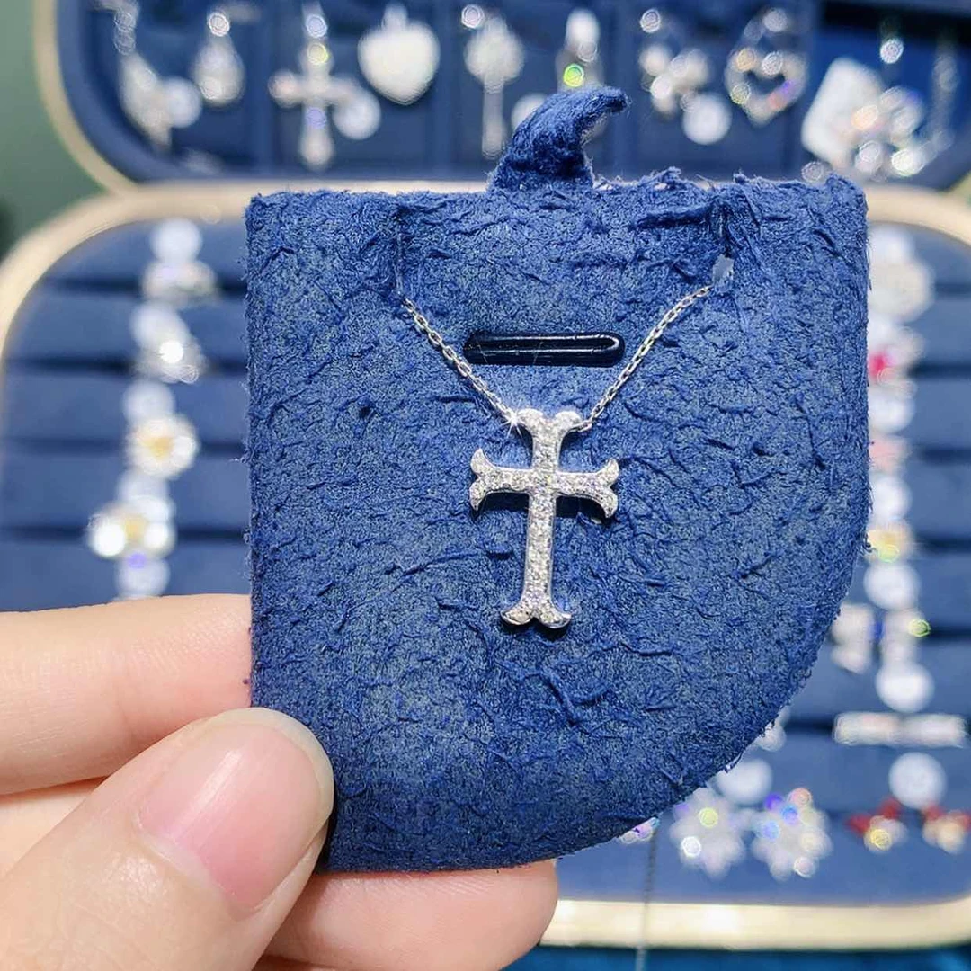 【闪购商品】颈饰18K金镶嵌钻石