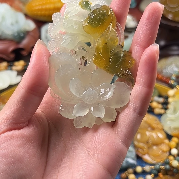 你***活合金蛇纹石玉颈饰
