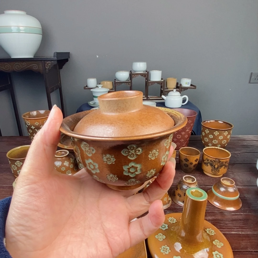 朱砂胎草木灰宝相花纹 两才元宝 悬停