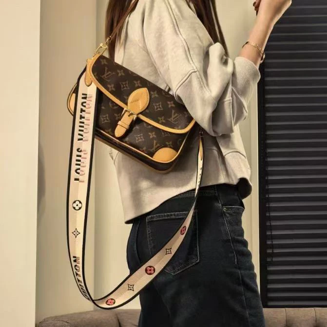 95新 LouisVuitton/路易威登 御古屋/83450/黑肩带法棍 芯片