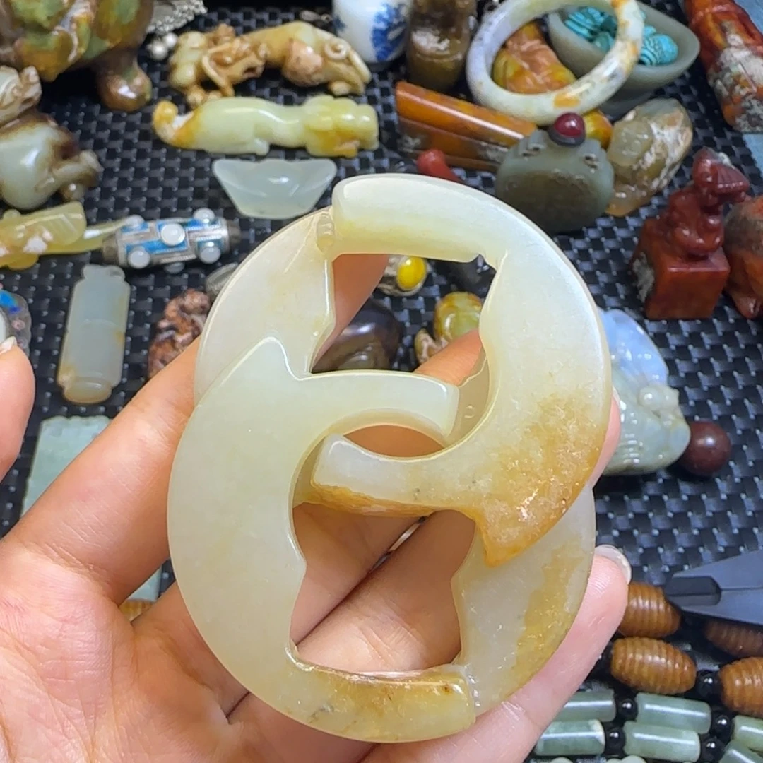 未镶嵌蛇纹石玉颈饰