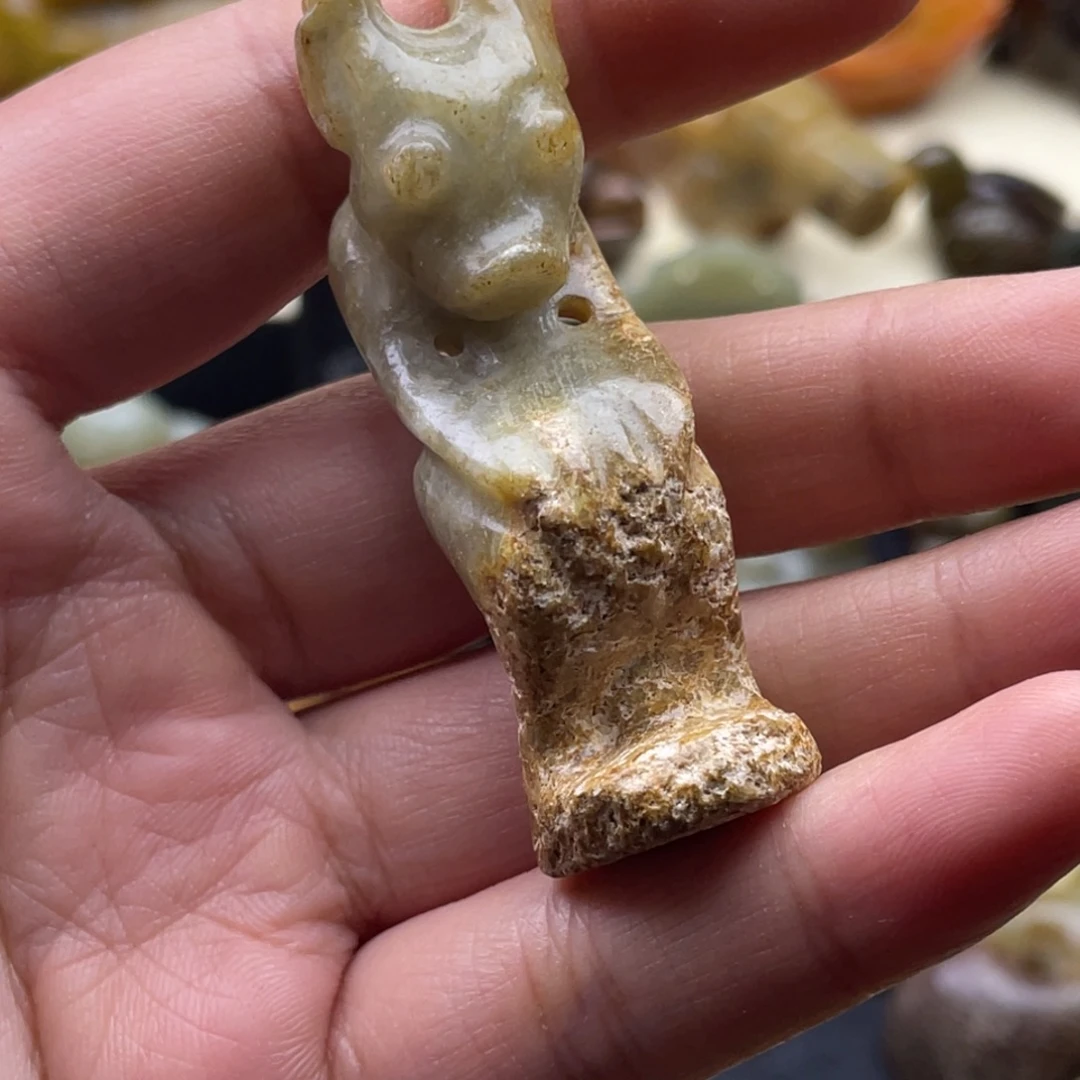蛇纹石玉未镶嵌颈饰