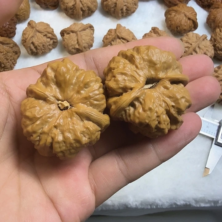 犀***吴桃核吊坠蛤蟆文玩核桃