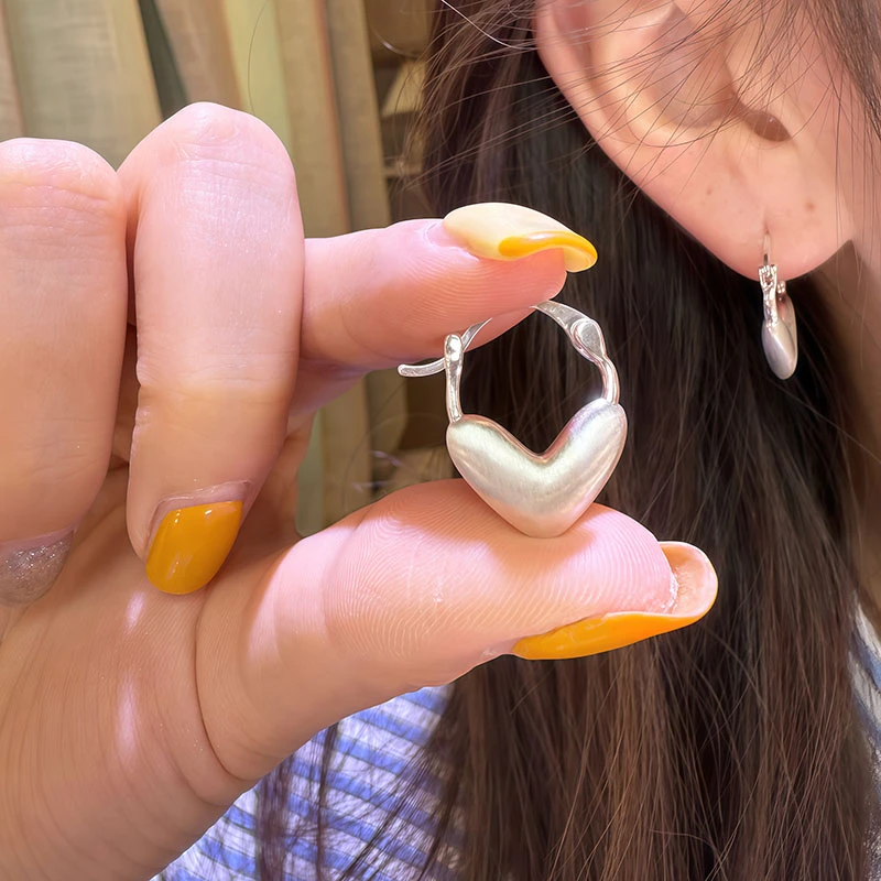 铜合金耳饰 银色拉丝爱心吊坠耳扣女气质小众桃心耳环耳饰