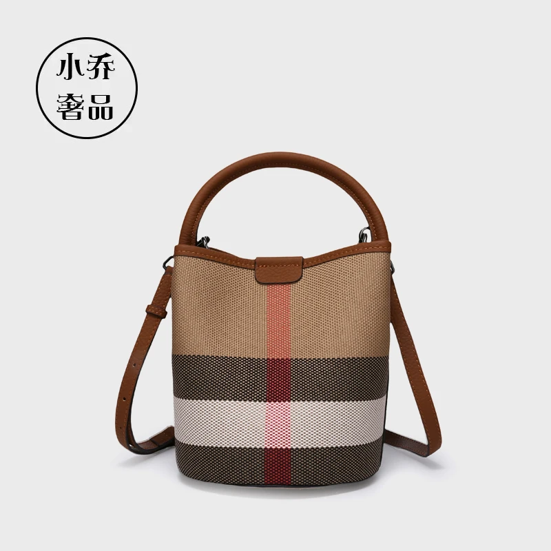 小乔奢品【格调女神】新款时尚百搭真皮格子水桶小众手提女包#Y9851