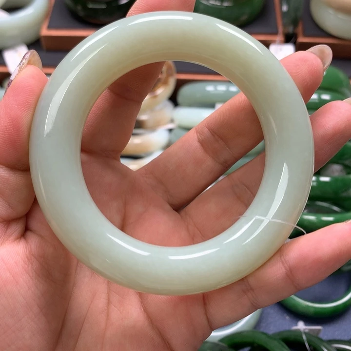 【闪购商品】未镶嵌手镯和田玉