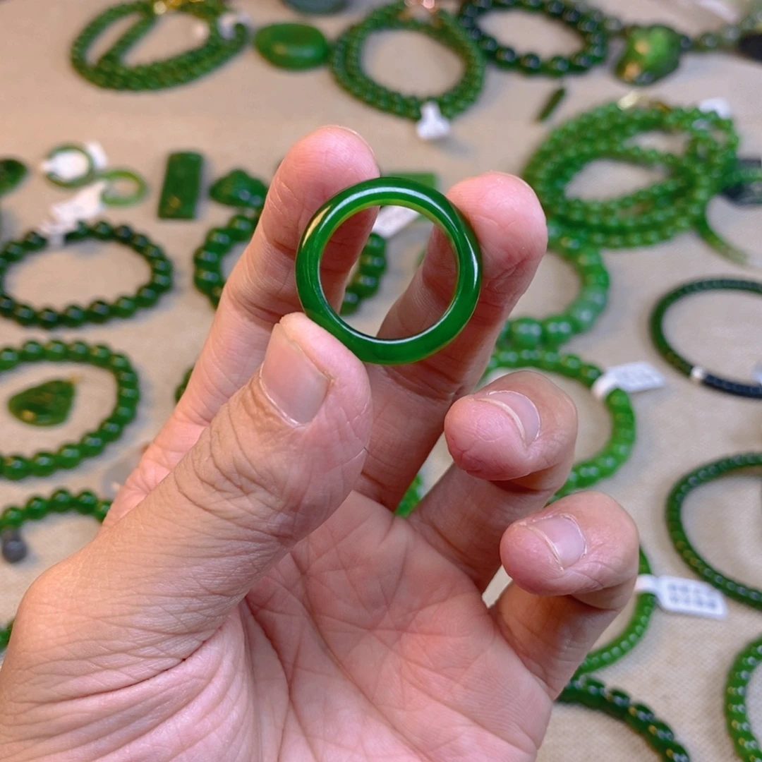 肃***主和田玉未镶嵌颈饰