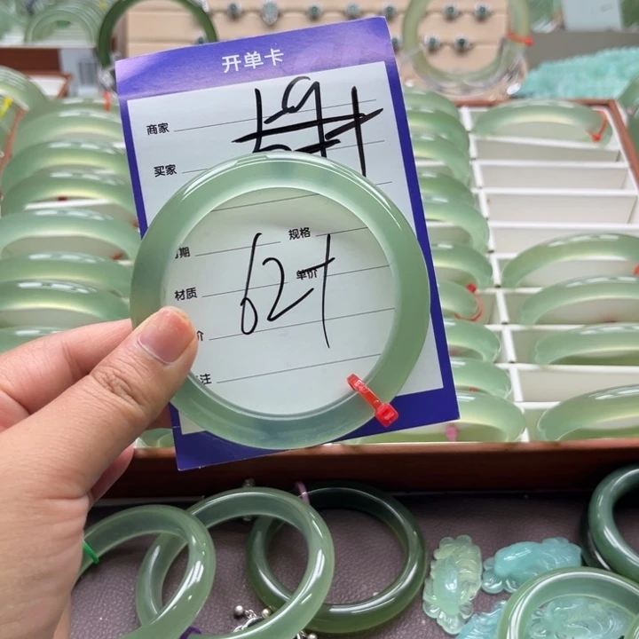 愢***_岫玉未镶嵌手镯手镯