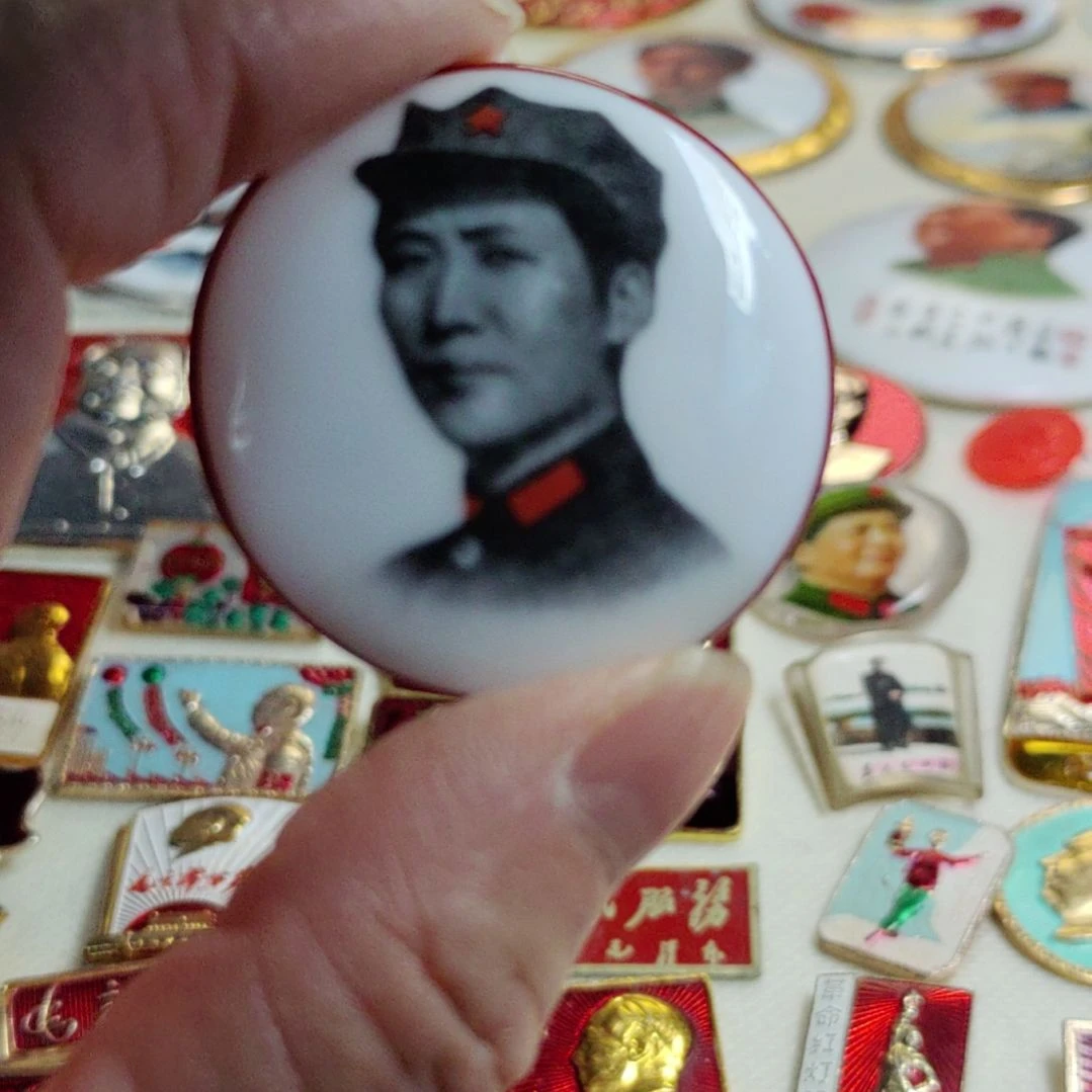 其他普通金属卜*爷爷纪念章