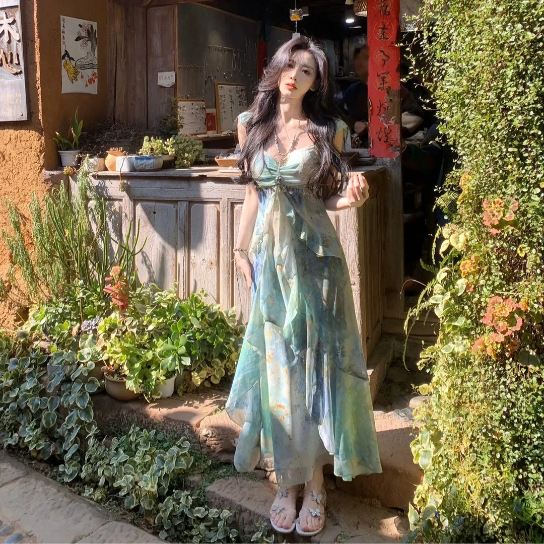 2025一颗甜桃yikett林间浮夏吊带气质连衣裙女夏季印花显瘦长裙