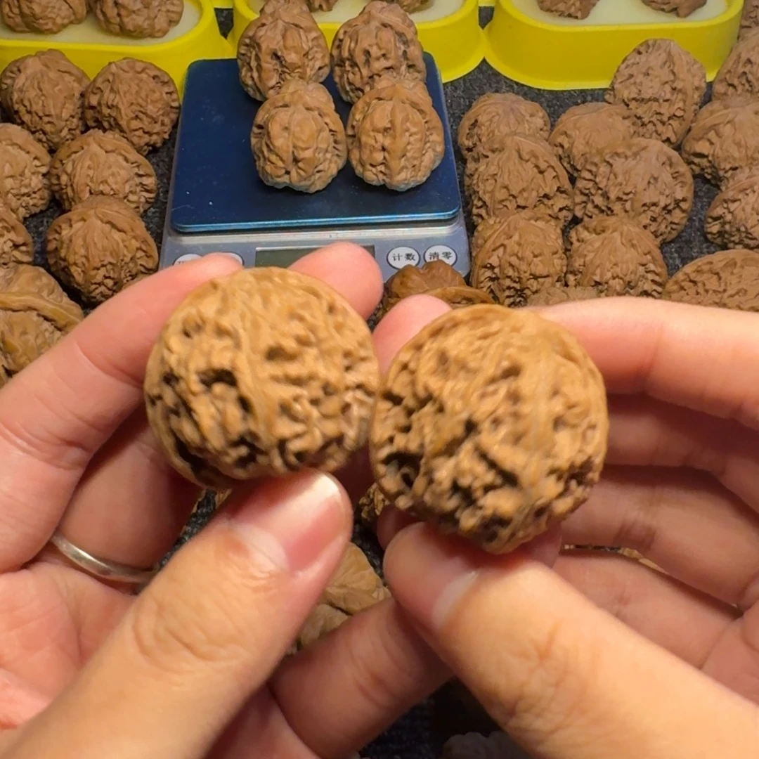 文玩核桃吊坠直播间35尺苹果园专属链接