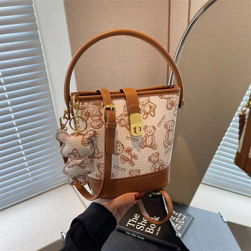 手拎简约水桶包女2025新款韩版时尚百搭单肩包高级感【XINRAN2435】