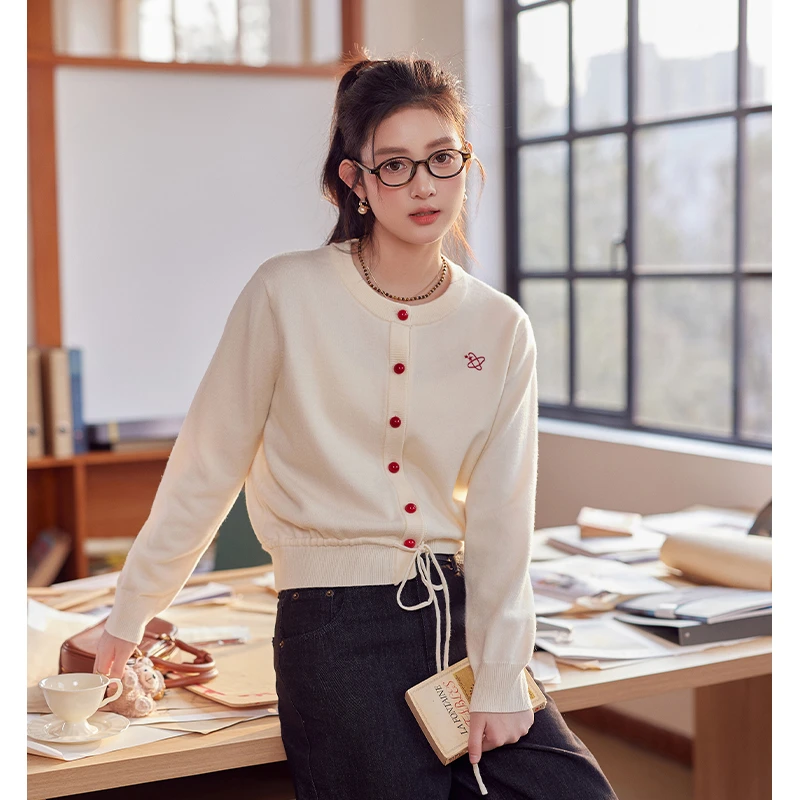 念念&李潇洒 微胖大码小清新简约重工刺绣毛衣女正肩修身针织衫