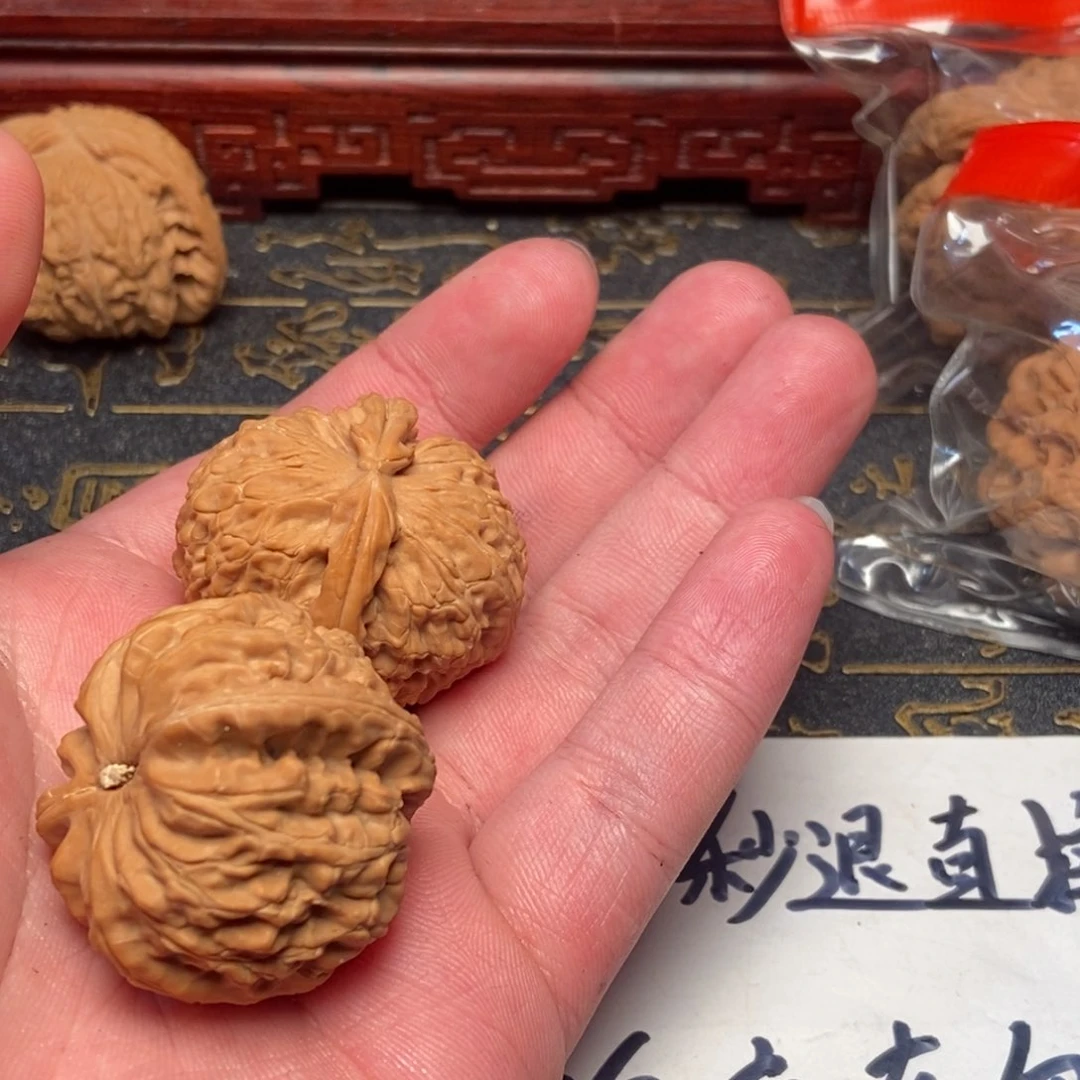 文玩核桃把件?****你白狮子