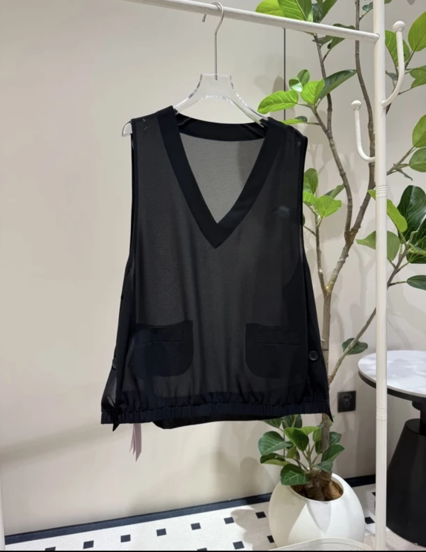 胖人坊超薄感V领马甲4688前长64，后长68