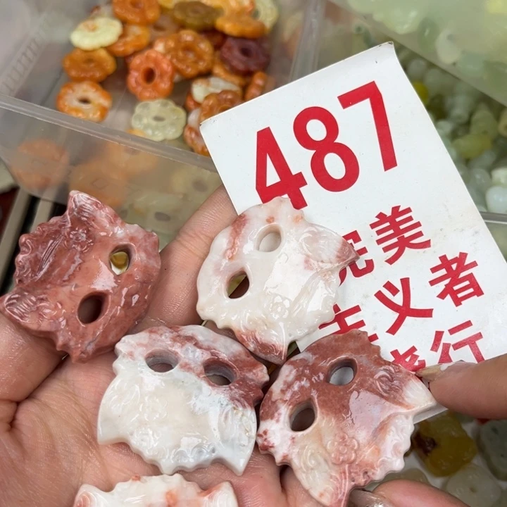 蛇纹石玉足银镀金镶嵌颈饰