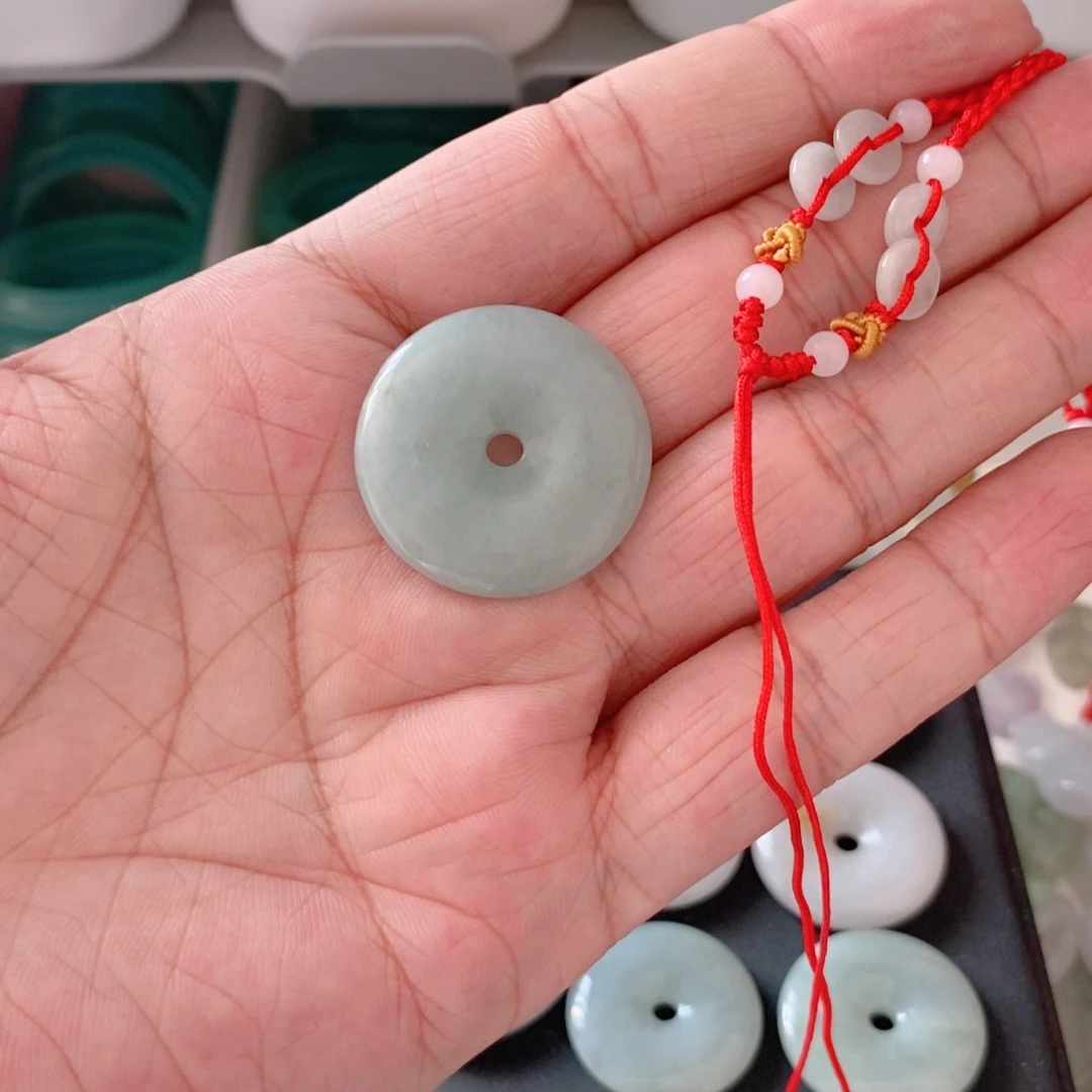 翡翠未镶嵌颈饰平安扣