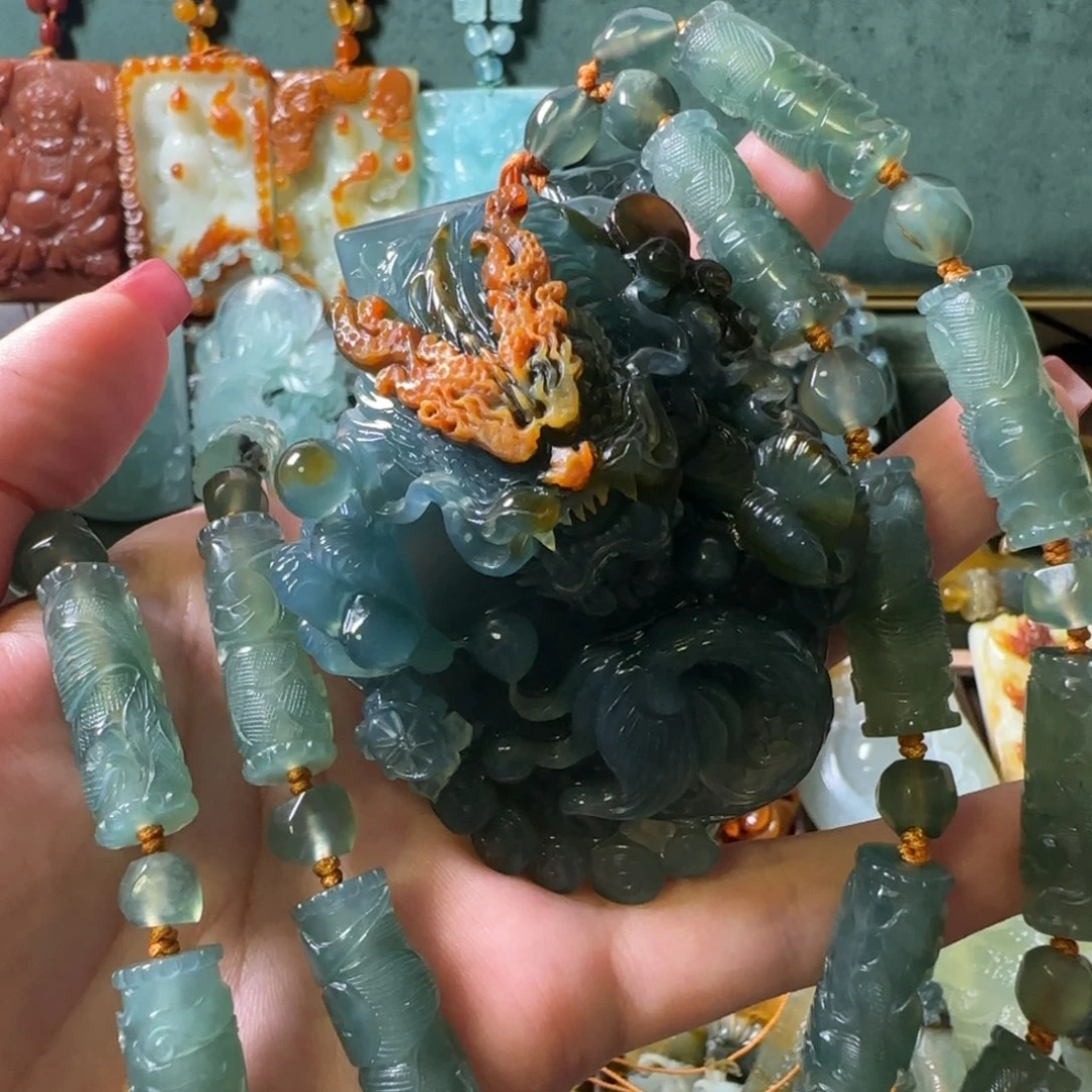 北***哥蛇纹石玉合金颈饰龙