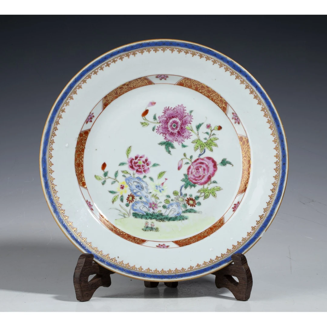 【拍卖-清乾隆】·粉彩洞石花卉纹折沿盘