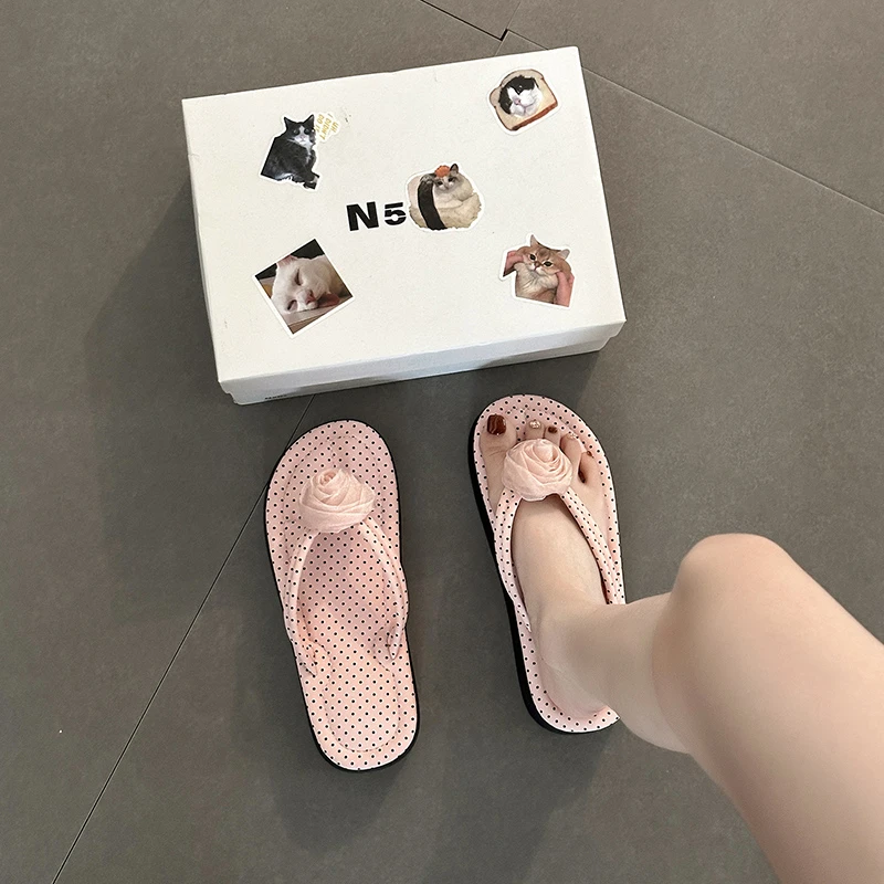 时尚复古波点花朵人字拖女2025夏季新款百搭外穿海边度假夹脚凉拖