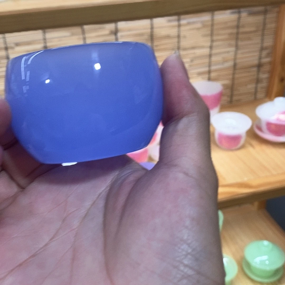 紫色盖碗一个，，，，，，