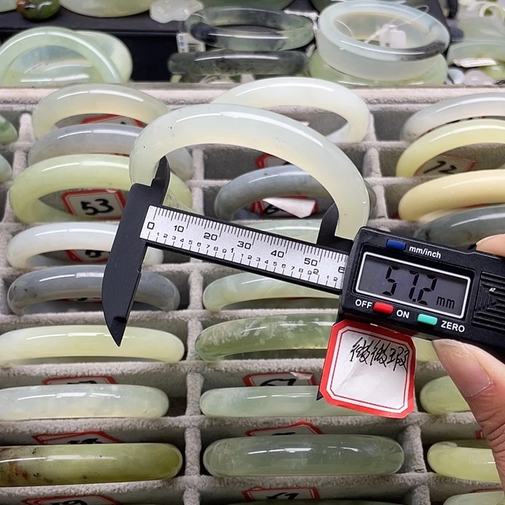 蛇纹石玉未镶嵌手镯62