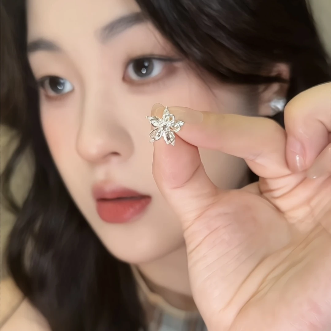 铜合金耳饰 镂空闪锆花朵耳环女高级感气质大气耳钉女小众设计感