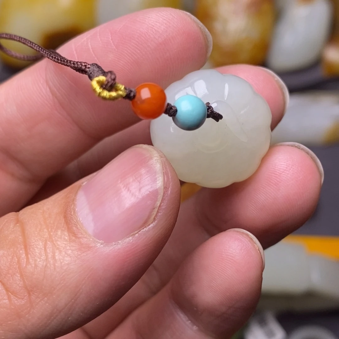 和田玉未镶嵌车挂