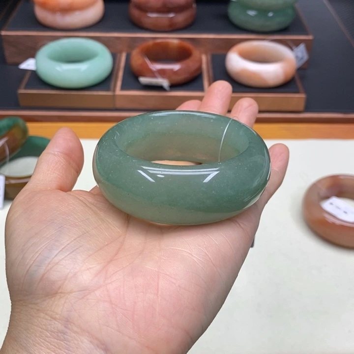 未镶嵌手镯石英质玉