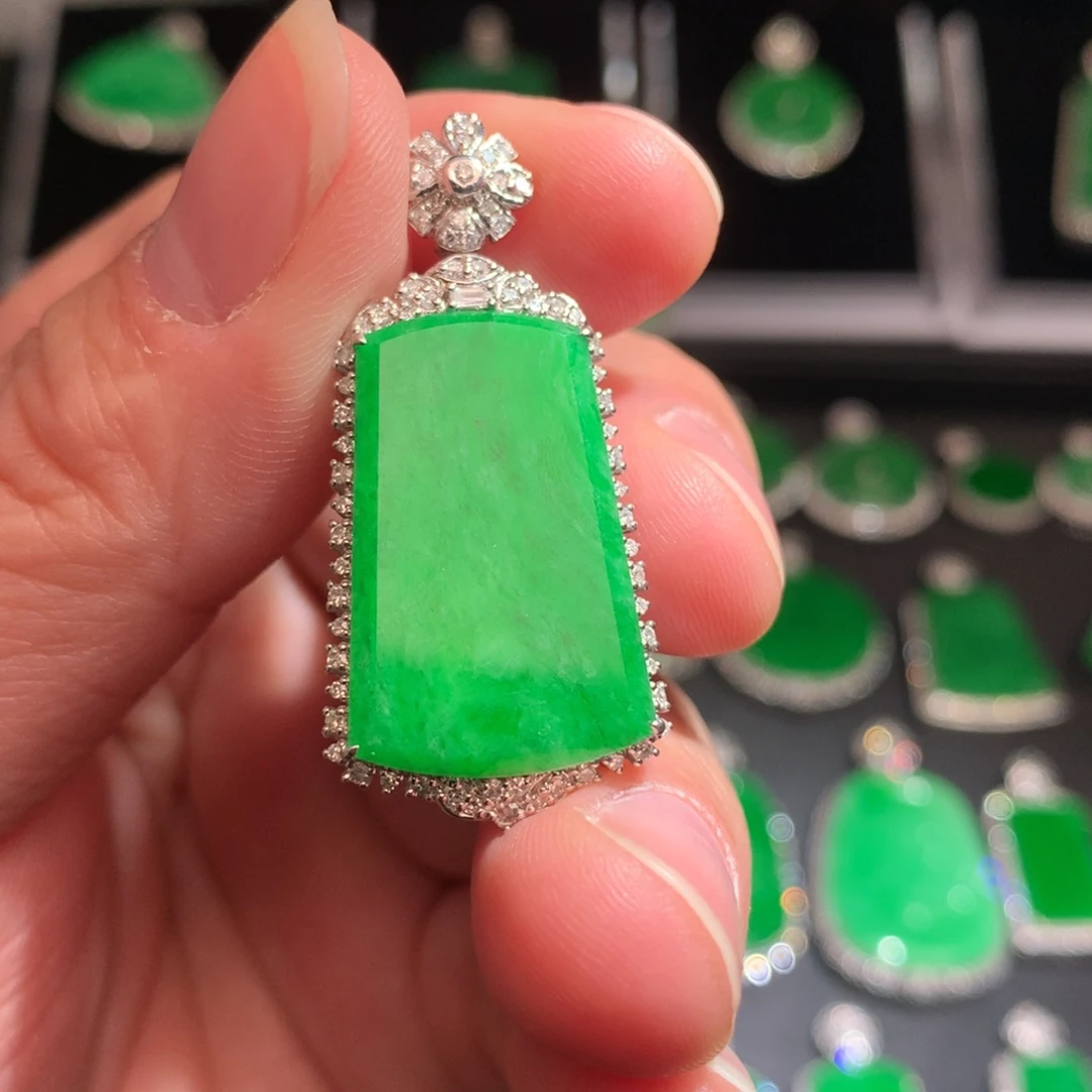 翡翠颈饰18K金镶嵌翡翠