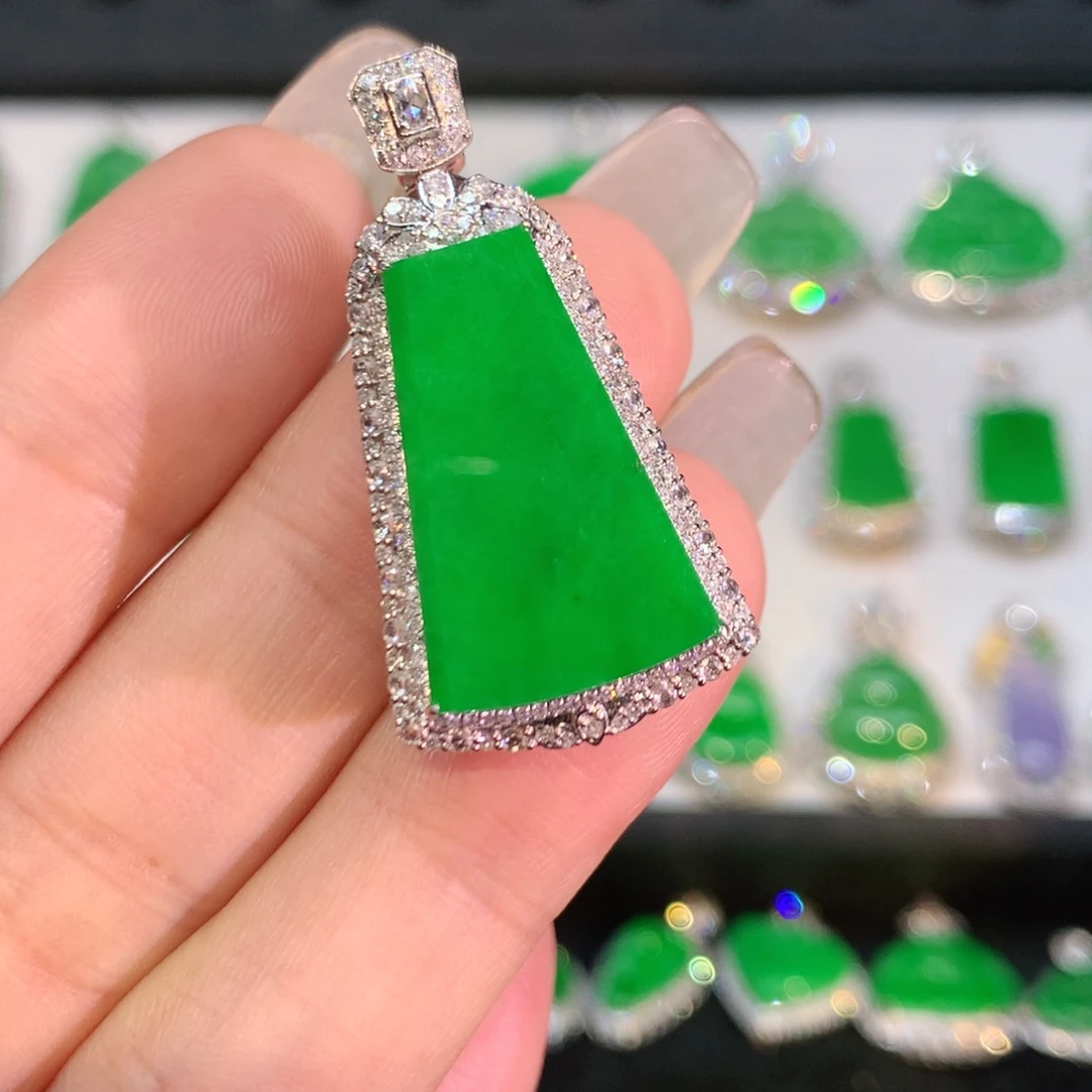 翡翠18K金镶嵌颈饰