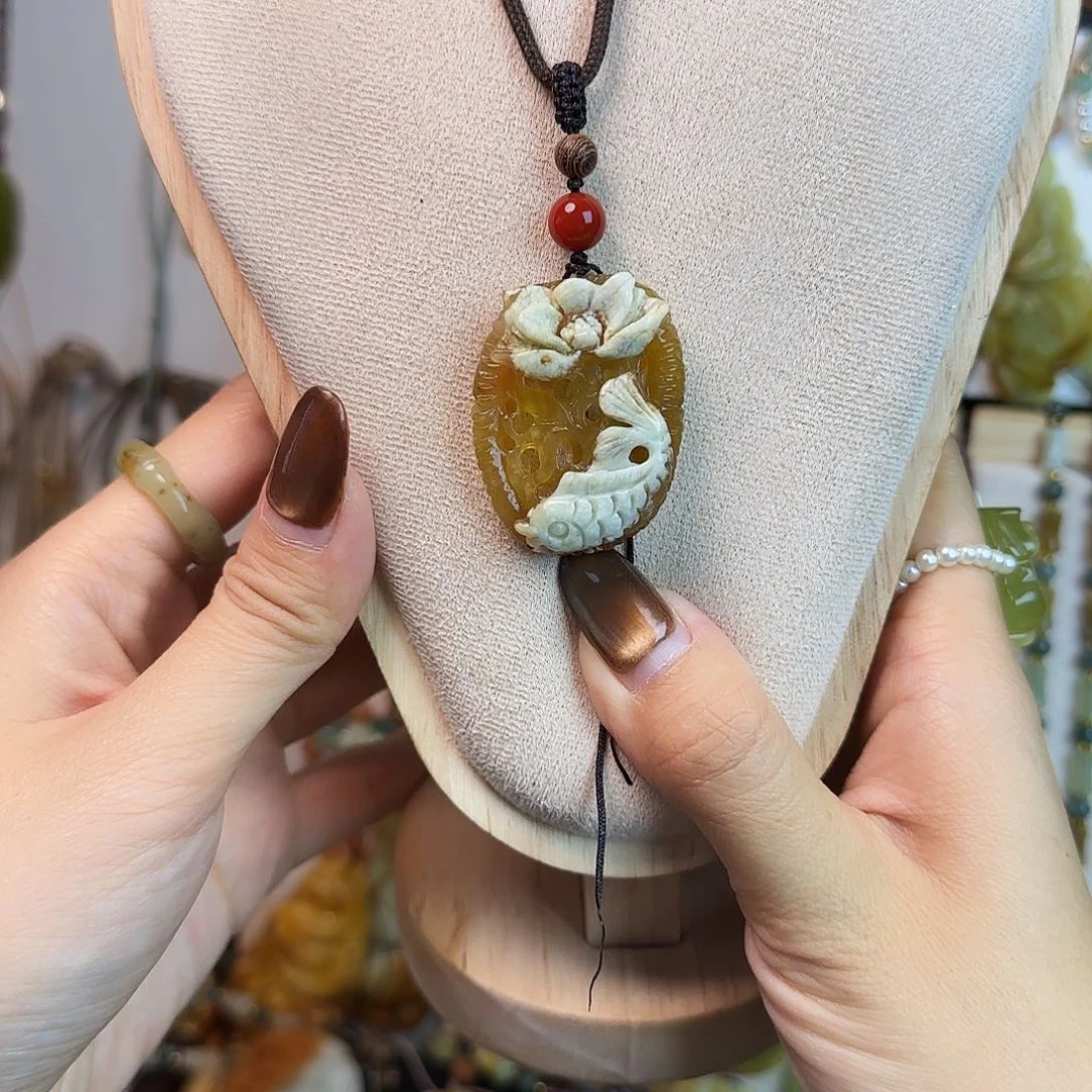 蛇纹石玉未镶嵌颈饰