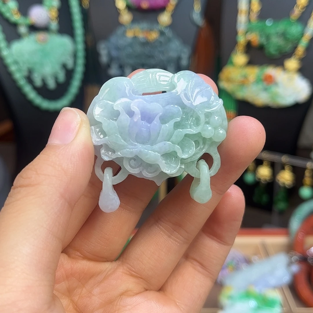 翡翠未镶嵌吊坠(赠链)如意锁