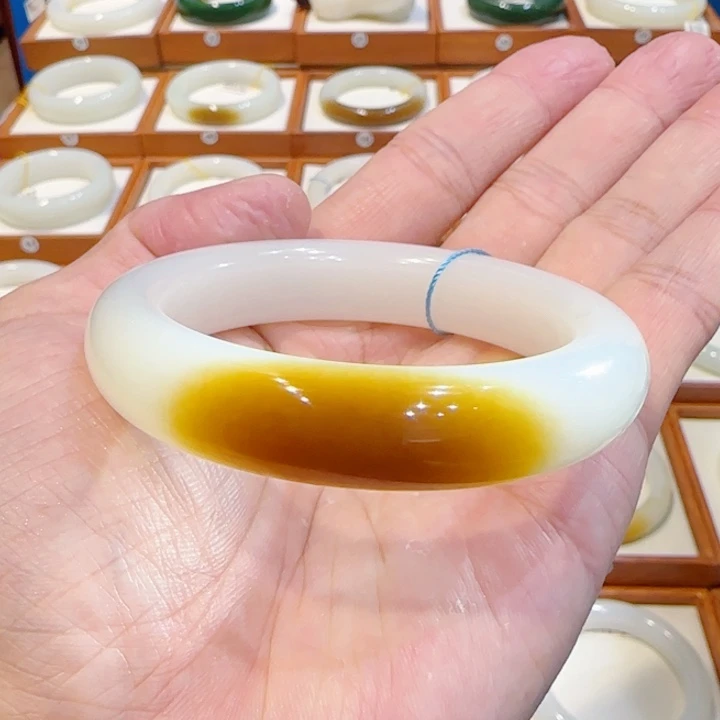 和田玉未镶嵌手镯且末传承级老红糖55 56 57