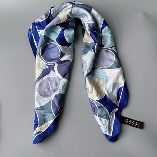 99新 COACH/蔻驰 大CC经典52*52丝巾