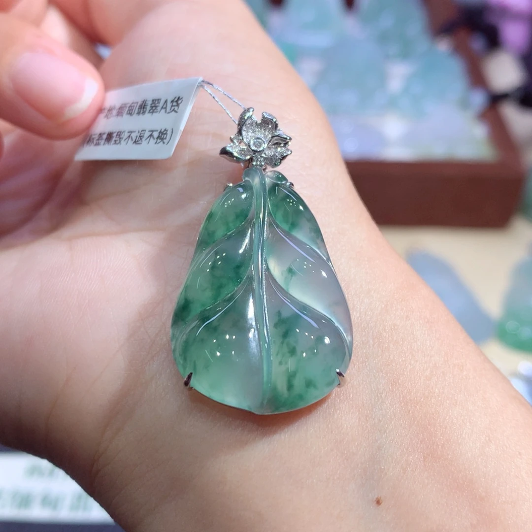 颈饰18K金镶嵌翡翠翡翠