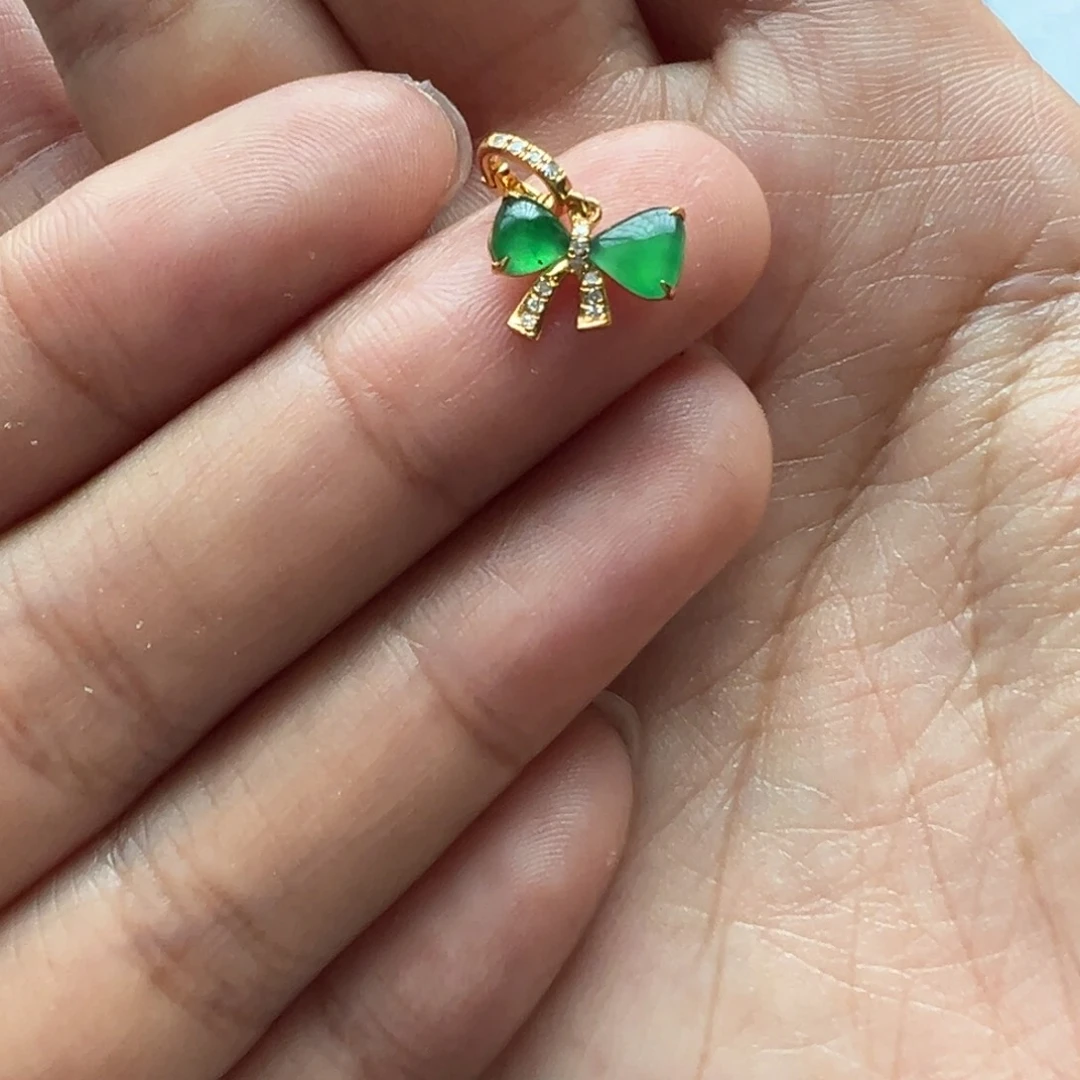 翡翠颈饰18K金镶嵌曲****播翡翠