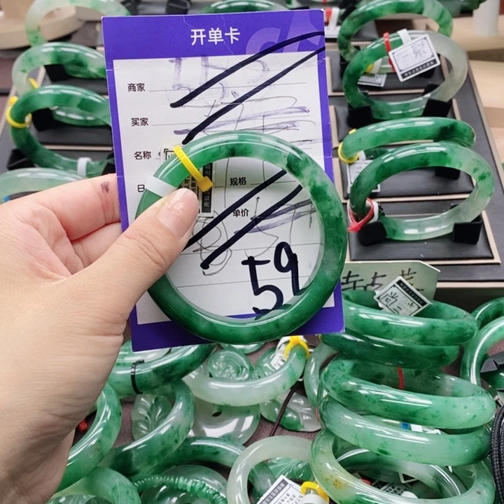 喜***乐石英质玉手镯未镶嵌