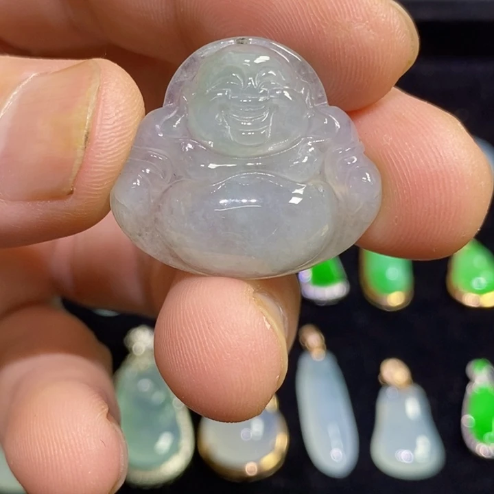 翡翠未镶嵌颈饰缅甸