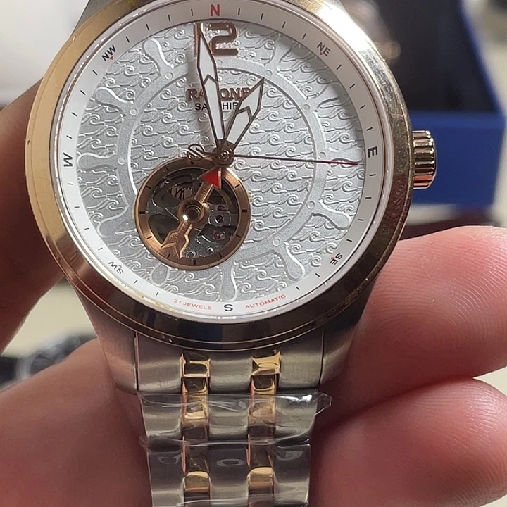 精钢全自动机械手表一只