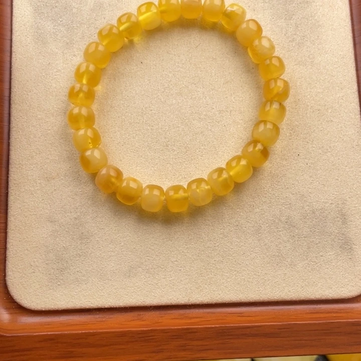 琥珀未镶嵌颈饰好