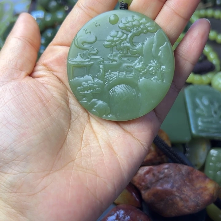 未镶嵌岫岩老玉（透闪石质玉）挂件